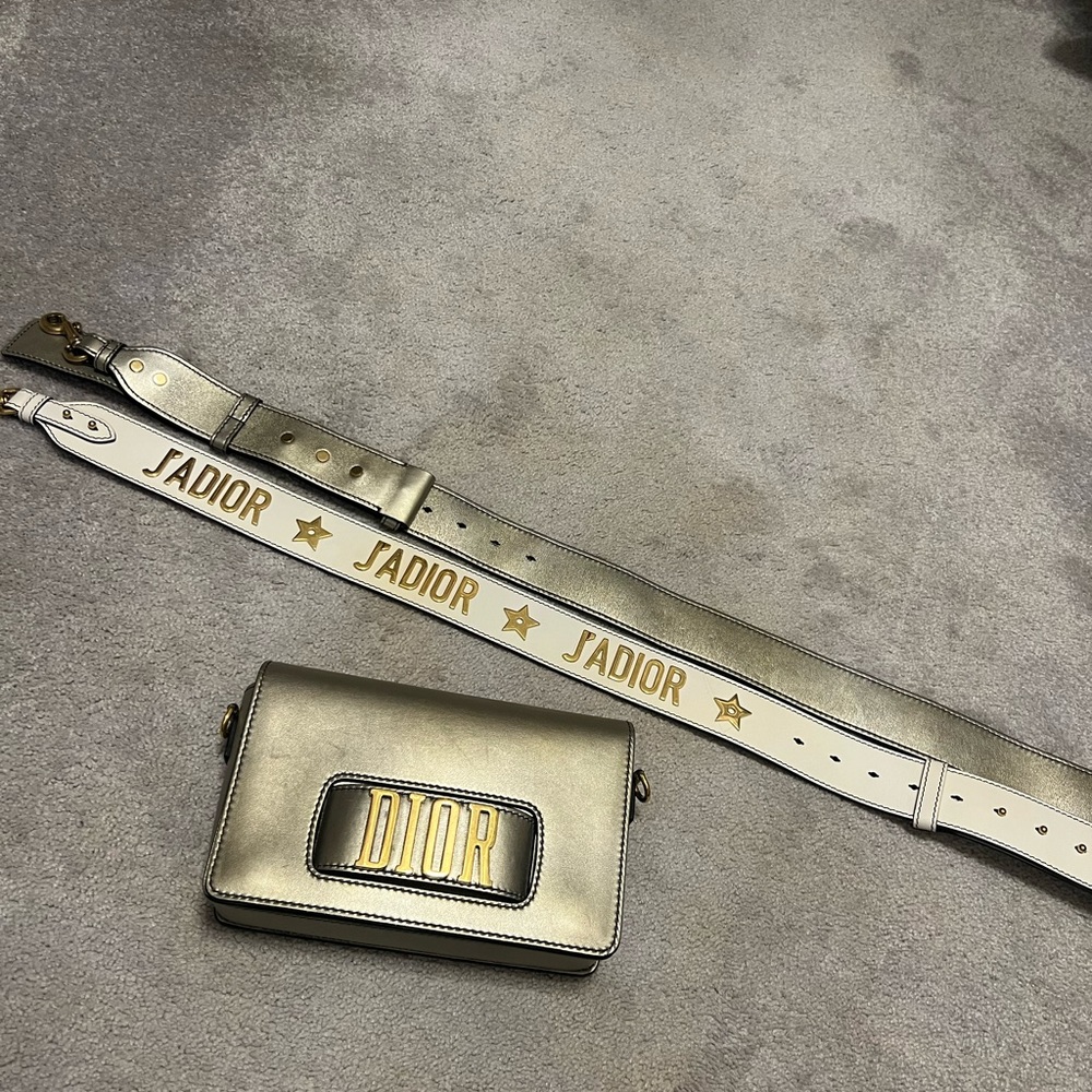 Christian Dior J'Adior Dio(r)evolution
Crossbody Bag